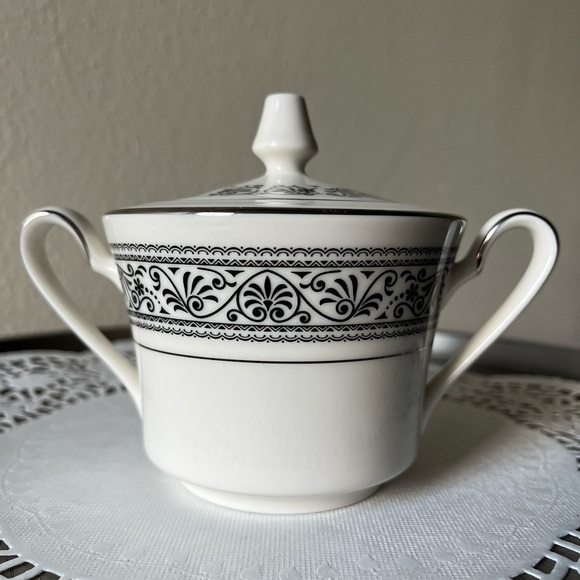 NORITAKE Ivory China Prelude Collection Sugar Bowl with Lid - Picture 2 of 10